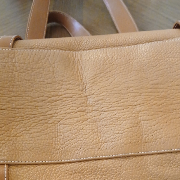 Chic Tan Leather Shoulder Bag - Picture 7 of 9